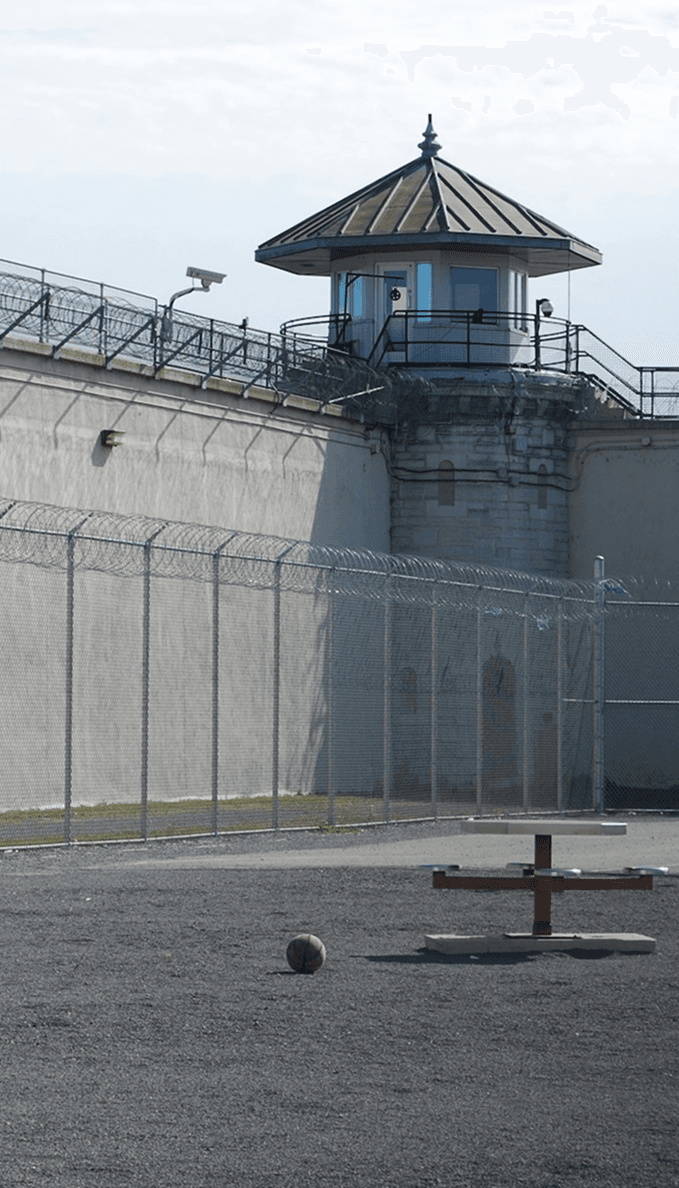 Cortile interno di una struttura penitenziaria